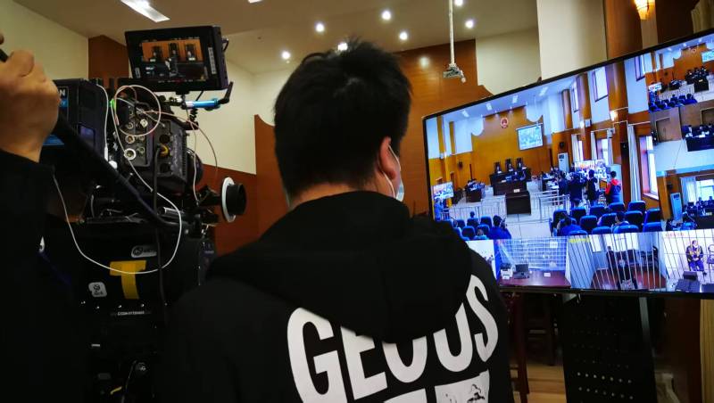 AI生成VS人工创意——孝感广告片拍摄公司的技术浪漫主义实践